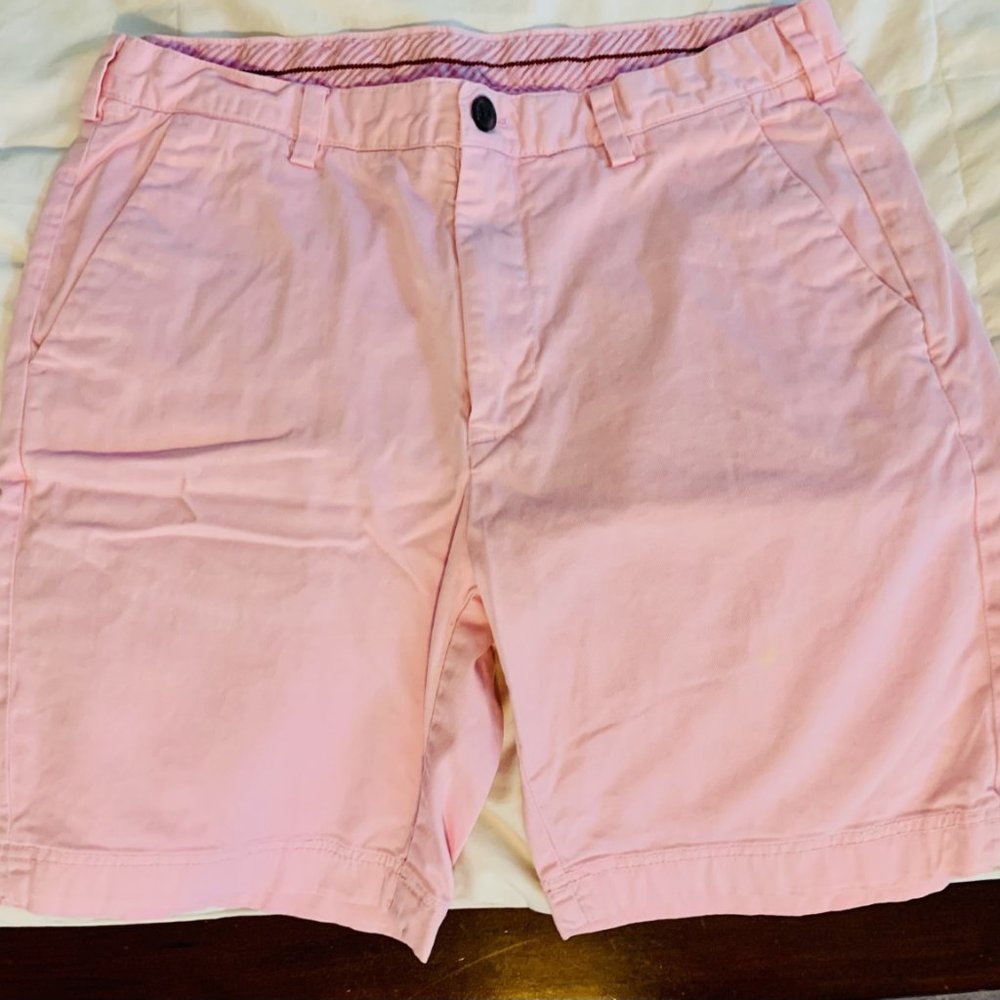 BROOKS BROTHERS ~ Red Fleece ~ Pink shorts ~ Size: 34